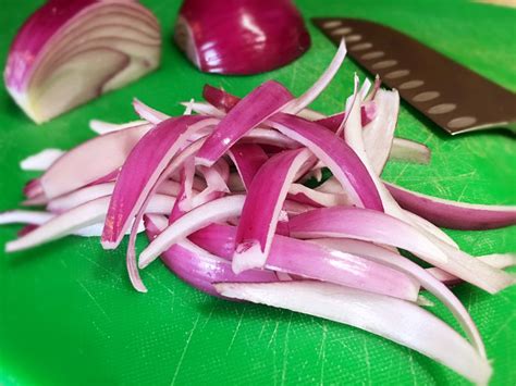 Club Foody | How to Lyonnaise an Onion • Slicing Onions - Tips & Tricks ...