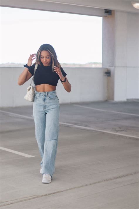 Effortlessly Stylish Black Crop Top With Mom Jeans