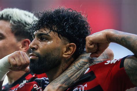 Gabigol Adota Visual Anos 80 Em Sua Nova Fase No FlamengoJogada 10