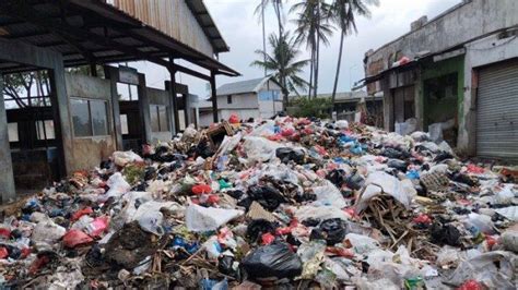 Ironi Tumpukan Sampah Di Pasar Sehat Cileunyi Hadirkan Pemandangan