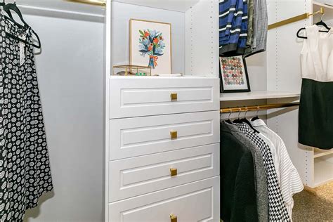 Walk-In Closet - Distinctive Design Solutions