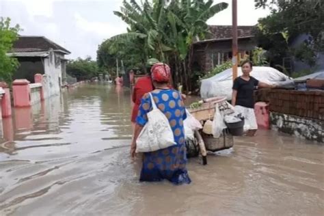 Kali Lamong Meluap Ratusan Rumah Di Gresik Mojokerto Terendam Banjir