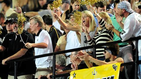 Vandy fans vent frustrations over coaches, season