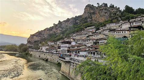 Berat Stadt Der Tausend Fenster