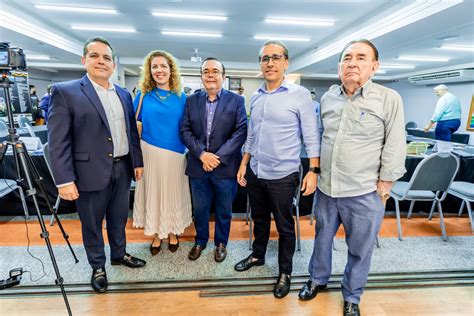 Amigos Em A O Lan A Sua Campanha Almo O Em Torno De Ticiana