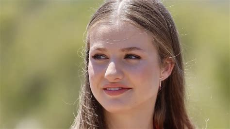 La princesa Leonor arma la revolución y agota en horas el bikini de inspiración mediterránea