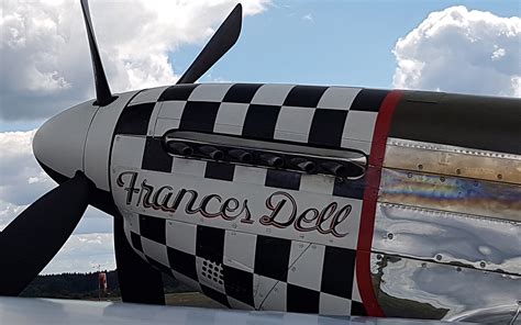 Frances Dell Am Siegerland Flughafen Flying Legends P Mustang