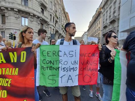 No Vax E No Green Pass Tornano In Piazza A Roma E Milano Centinaia Di