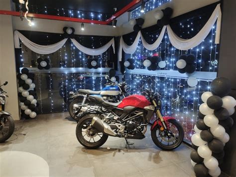 Honda Adds New Bigwing Two Wheeler Showroom In Tenkasi Shifting Gears