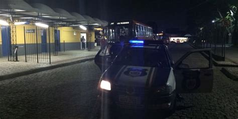 Torcedores Do Atlético E Do Coxa Entram Em Confronto Dentro De Terminal Em Curitiba Banda B