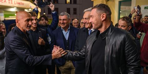 Totti e Spalletti ci siamo arriva l abbraccio C è la frase del ct