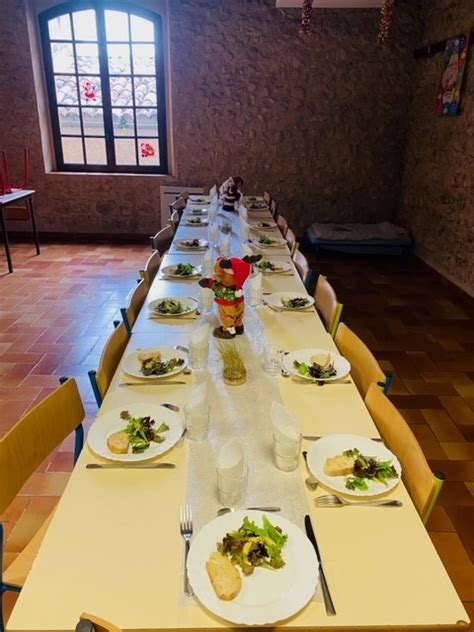 Mairie de Moustiers Sainte Marie Décoration de Noël de la cantine