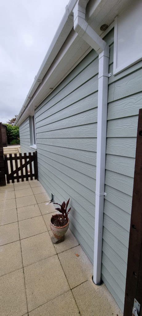 C06 Grey Green Cedral Lap Cladding Mullion Cornwall Elite Cladding