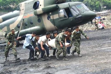 汶川地震时为什么救援人员要选择跳伞？15名勇士现在怎么样了 哔哩哔哩