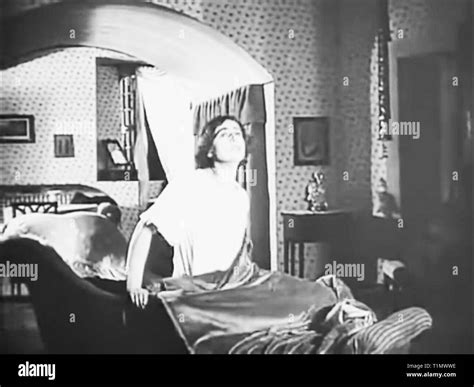 Nosferatu 1922 Vintage Movie Screen Stock Photo Alamy