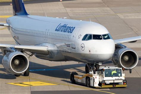 Lufthansa Airbus A320 200 Aircraft Editorial Stock Photo Image Of