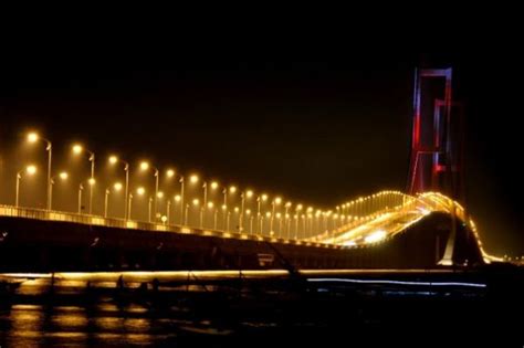 Suramadu Bridge in night by rixcantona on DeviantArt