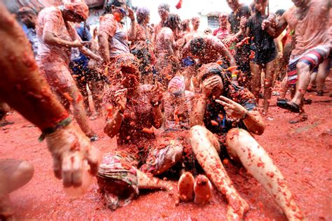 Revelers Hurl Tomatoes At Each Other And Streets Awash In Red Pulp In