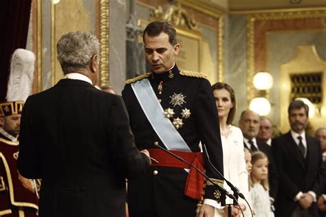 Felipe Vi Rey De Espa A Jura Fidelidad A La Constituci N