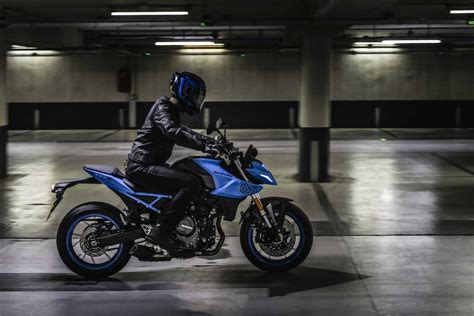 Suzuki Gsx S Nowy Motocykl Typu Naked Od Japo Skiej Marki