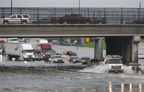 Death Toll Rises To 5 As Flooding Paralyzes Houston Area Abc News