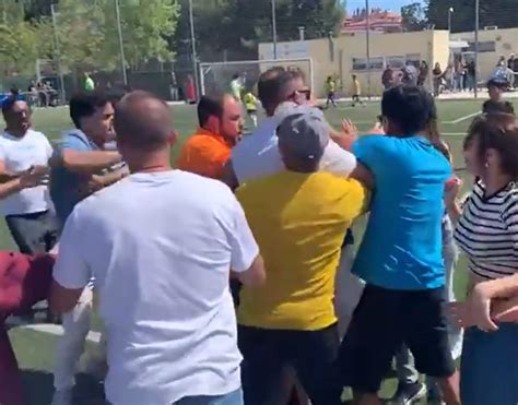 Violento enfrentamiento entre padres en partido de fútbol infantil en