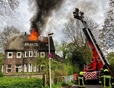 Fw Ob Dachstuhlbrand In Oberhausen Grafenbusch Presseportal