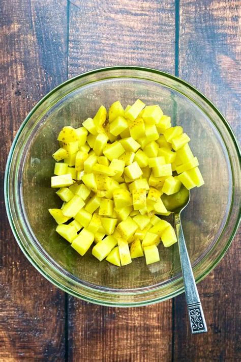 how long to cook cubed potatoes in air fryer