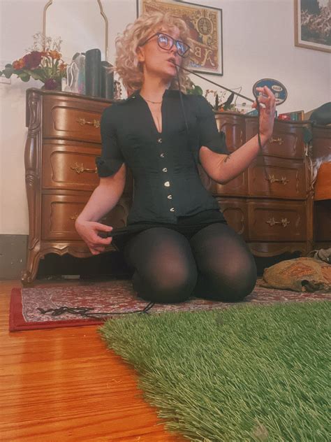 Blank Paige Tip Goal On Twitter Caption This Photoset Horny Answers Only