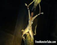 D Cartoon Brunette Getting Double Teamed By Aliens