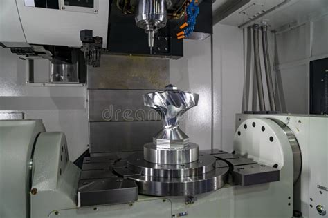 La De La Fraiseuse Cnc Axis Coupant Le Bloc Moteur En Aluminium V Par