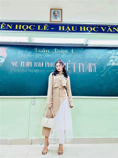 Hot boy hot girl theo nghiệp trồng người Thầy giáo IELTS cô giáo ôm điểm Ngữ Văn
