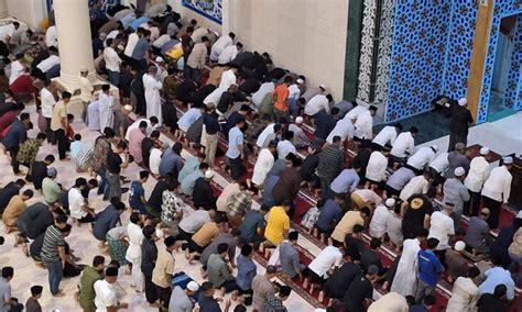 Perdana Dilaksanakan Salat Tarawih Di Masjid Agung Medan Dipadati