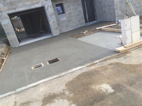 Entree De Garage En Beton Garage Structures Flooring