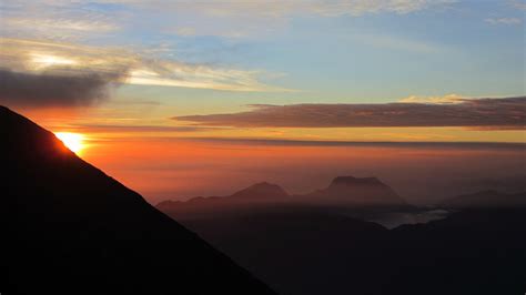 Badai, Pelangi dan Sunrise di Gunung Kerinci, 3.805 mdpl – Fifin Maidarina