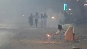 pics toxic blanket  smog covers delhi  diwali air quality