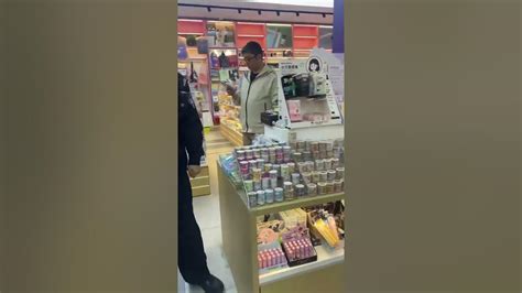 热点 文具店冤枉小女孩偷文具 爷爷坚信女孩清白 后报警证实店家错误 真实事件 把正能量传递出去让更多人看到 Youtube