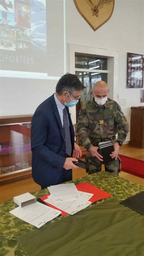 Signature de la convention entre lEcole des Troupes Aero Portées ETAP