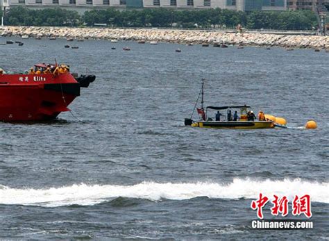 组图：香港一架直升机坠海机上13人全部获救 搜狐新闻