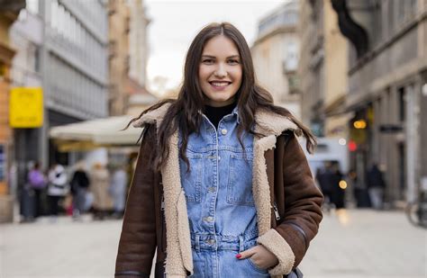 Odvjetnička vježbenica osvojila nas je smislom za modu Prije sam