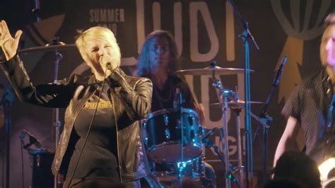 Zahrali po boku Sex Pistols aj Dead Kennedys Avengers sú stále tu a zahrajú v Randal Clube