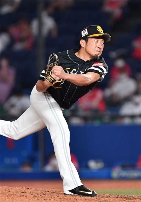 7回途中から4番手で登板した嘉弥真（撮影・中村太一） 写真｜【西日本スポーツ】