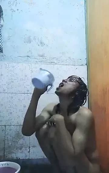 Indian Desi Village Cross Dresser Shemal Cd Gay Boy Showing Full Nude Body In Shower Water