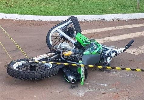 Goionews Motociclista Morre Ao Parar Debaixo De Carreta Em Movimento