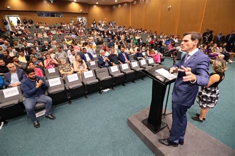 Lissauer entrega novo auditório da Alego busto de Iris Rezende e novo