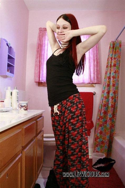 Pictures Of Liz Vicious Taking A Bath With Her Poor Slave Ducky Porn Pictures XXX Photos Sex