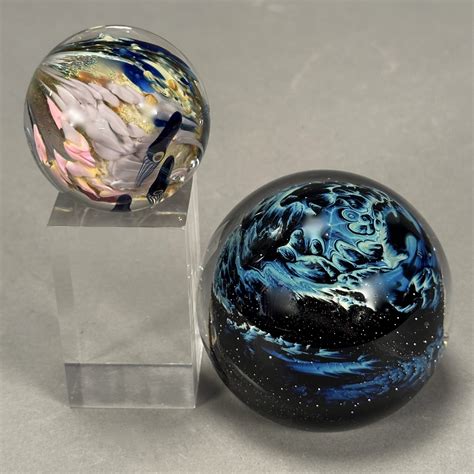 LOT 118 JOSH SIMPSON ART GLASS PAPERWEIGHT 3 D SIGNED AND DATED