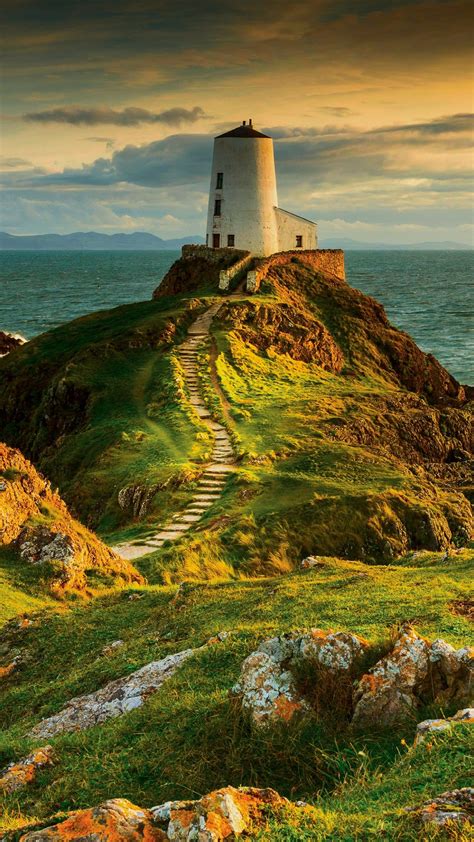 Tŵr Mawr lighthouse, Llanddwyn Island - backiee