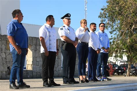 Lili Campos Reconoce A Los Polic As De Solidaridad