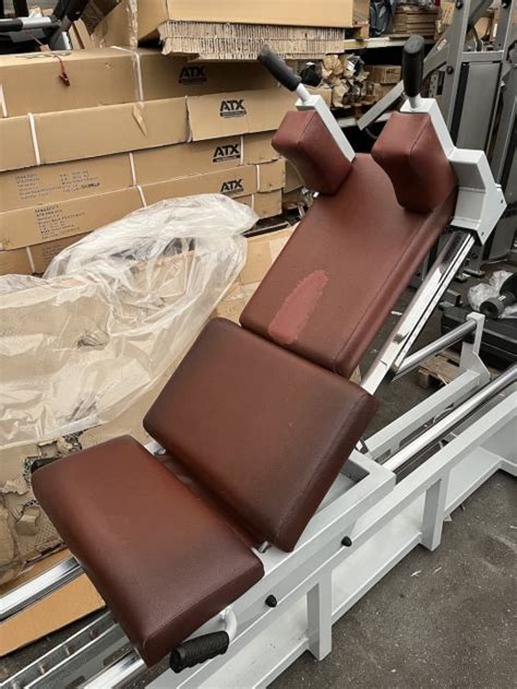 Technogym Isotonic Naprava Za Potisk Z Nogami Leg Press M Akcija